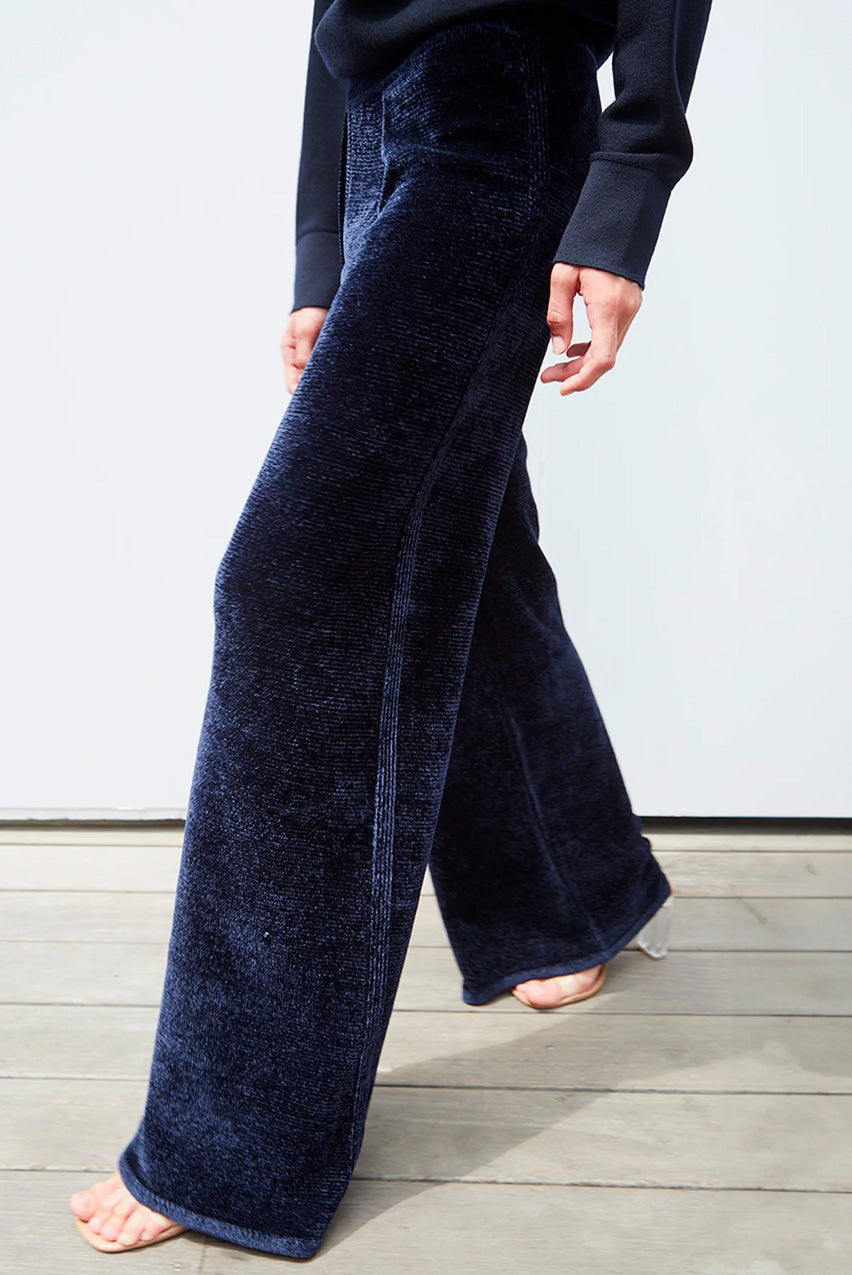 HIGH WAISTED FLUID VELVET KNIT