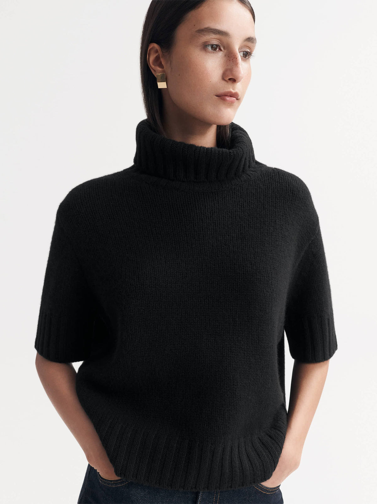 SHORT SLEEVE TURTLENECK