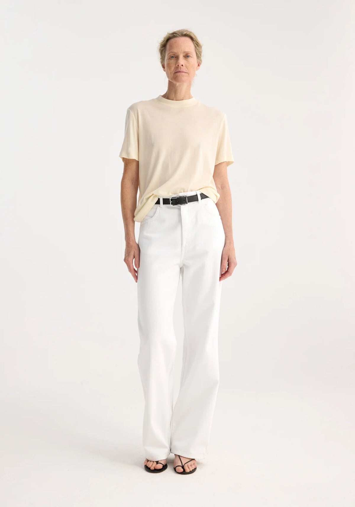 RELAXED FIT WHITE DENIM