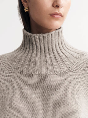 GIRLFRIEND TURTLENECK