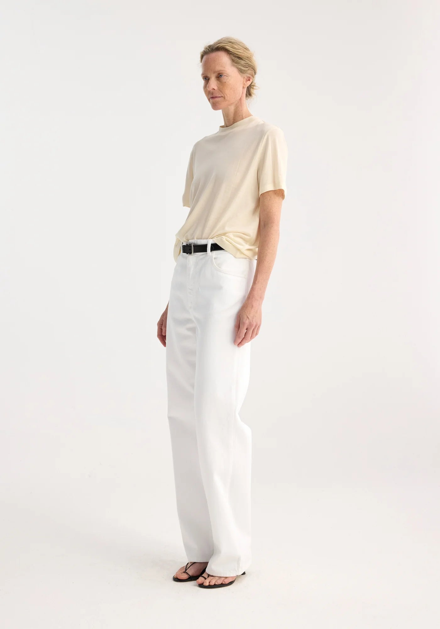 RELAXED FIT WHITE DENIM