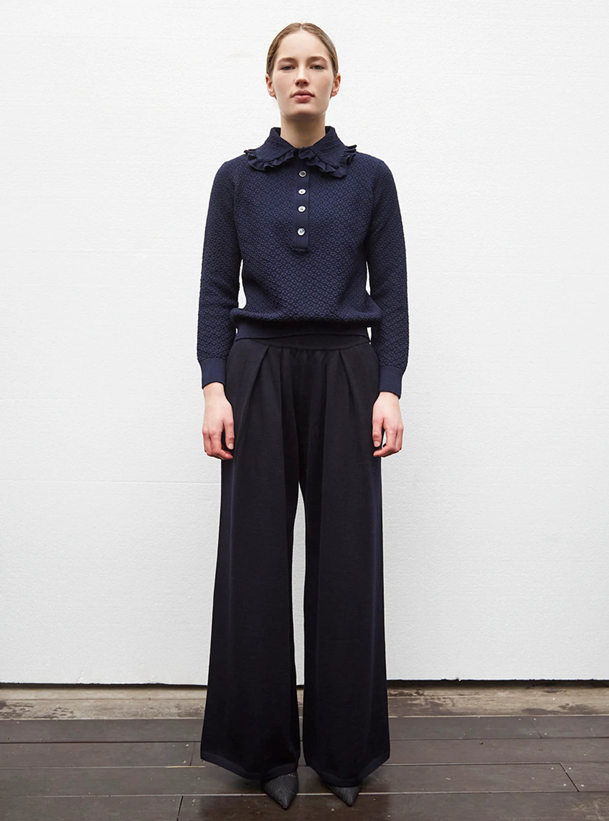 RUFFLED COLLAR TOP