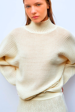 PULL AMPLE EN RESILLE DE LAINE