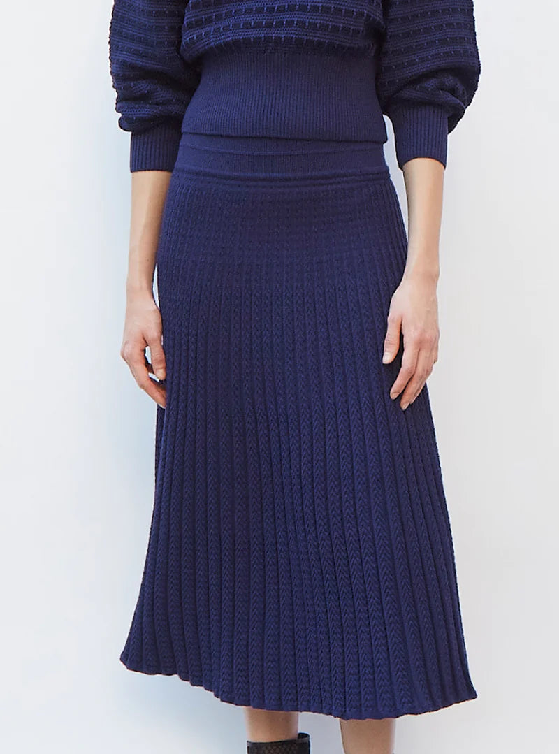 FLOWING PLEATED KNIT SKIRT